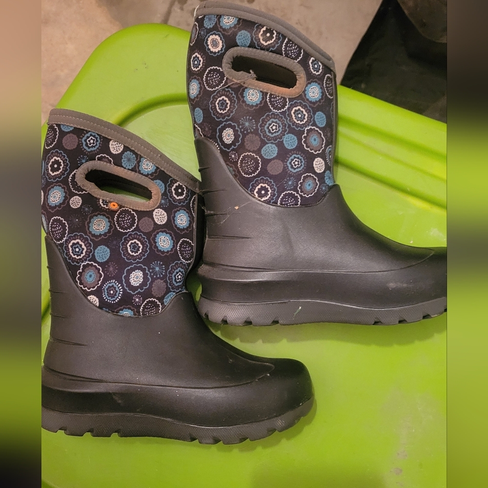 BOGS YOUTH SIZE 2